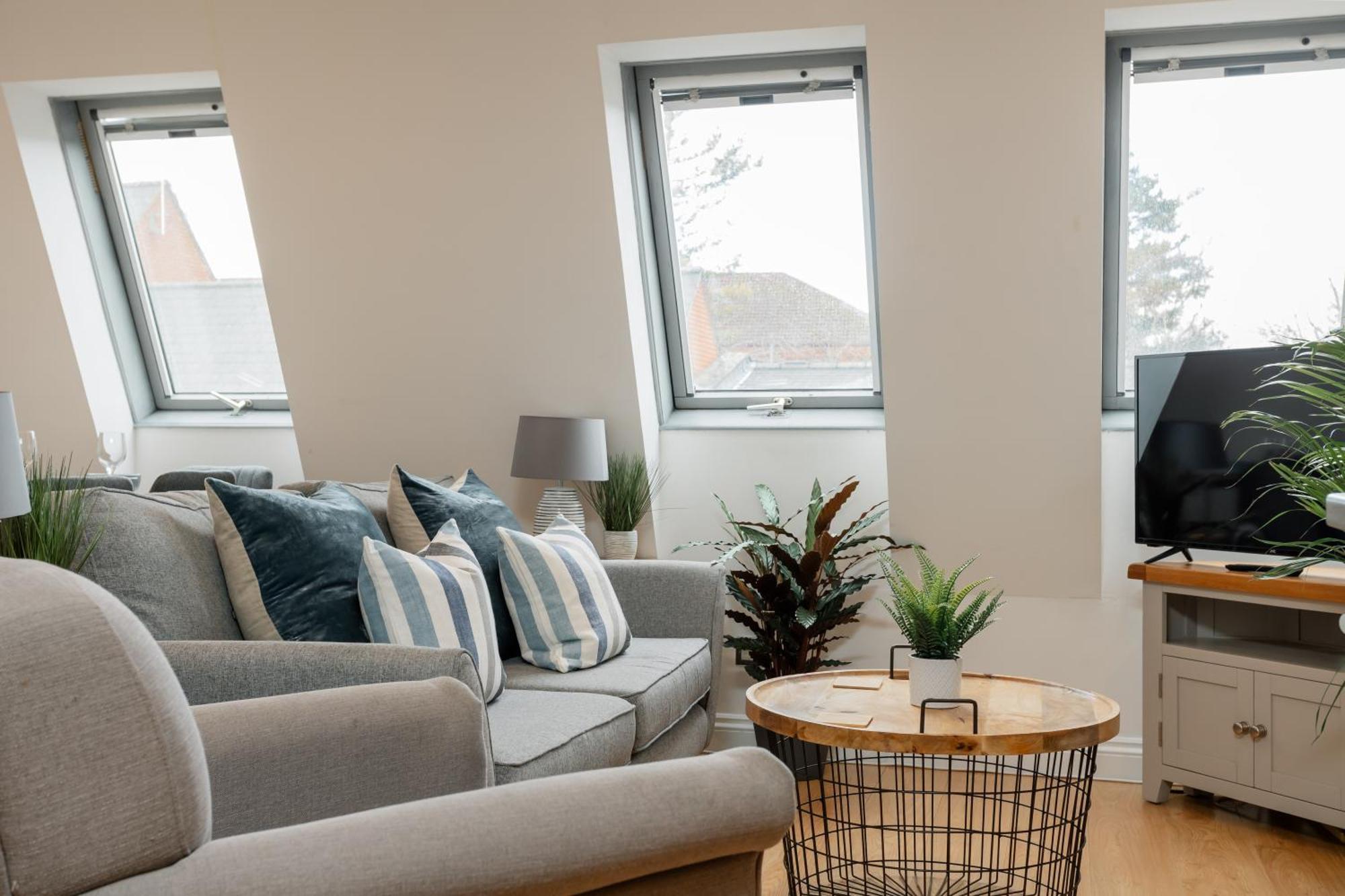 Starhost Residences - Central 3 Bed Apartment At Regents Court, Newbury Newbury  Exterior photo