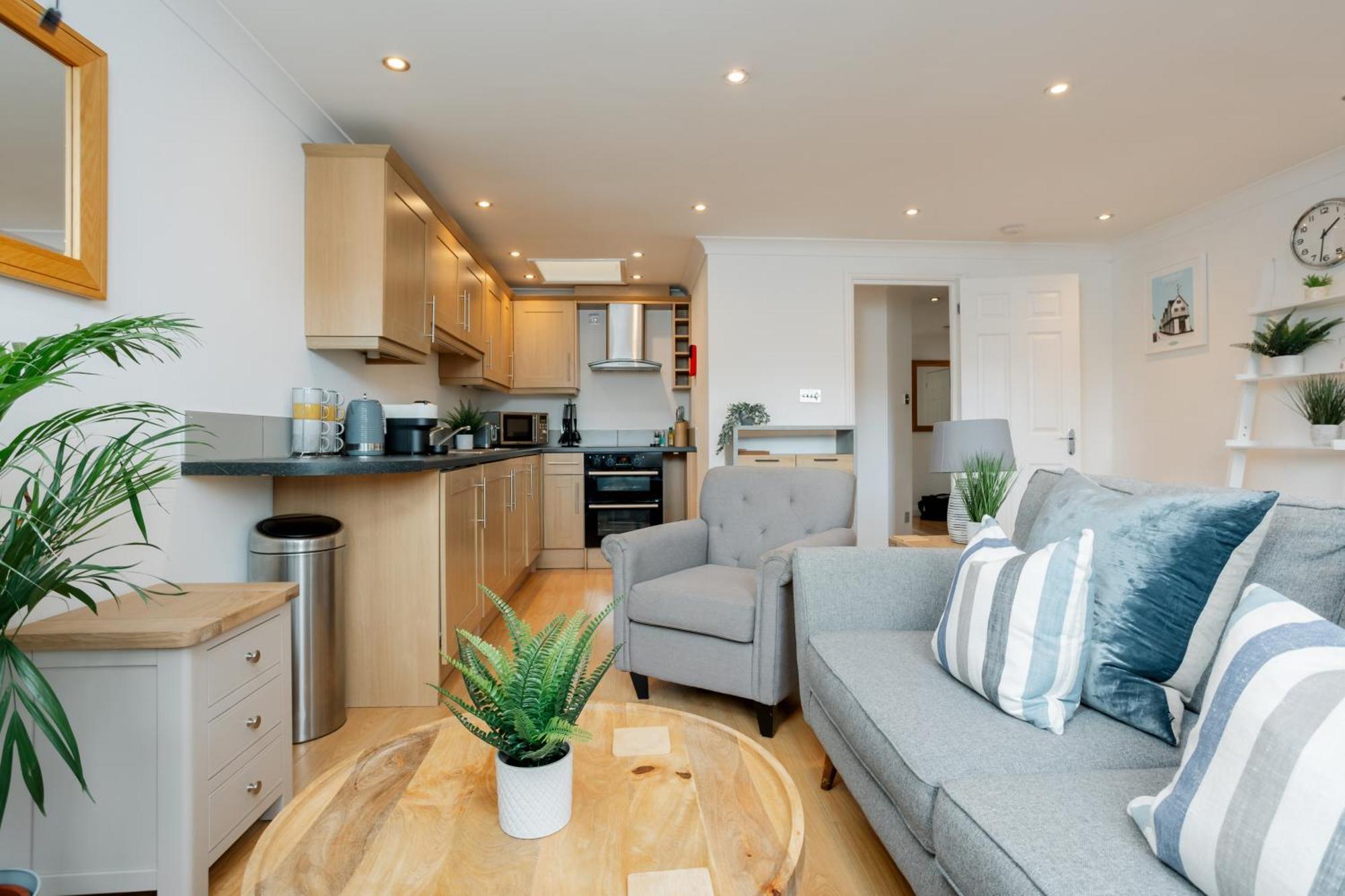 Starhost Residences - Central 3 Bed Apartment At Regents Court, Newbury Newbury  Exterior photo